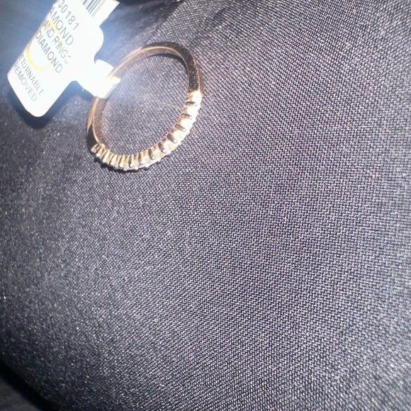 Bridge diamond right hand Ring 1/4CTTW 10KYG DIAMOND RING - Picture 2 of 3